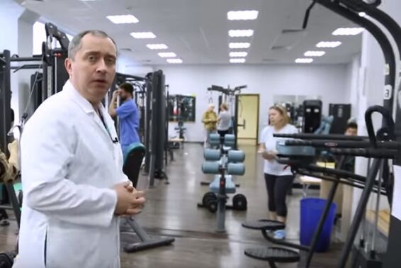 Třídy v tělocvičně s cervikální osteochondrosou