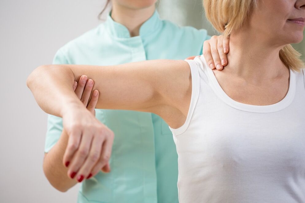 vyšetření lékařem s cervikální osteochondrosou
